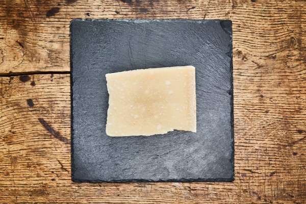 Berg Parmesan am Stück